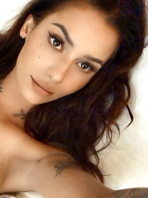 Last Night I Couldnâ€™t Sleep So I Took Nudes For You Instead , This Is My First Post Here ðŸ™ƒðŸ‘‹